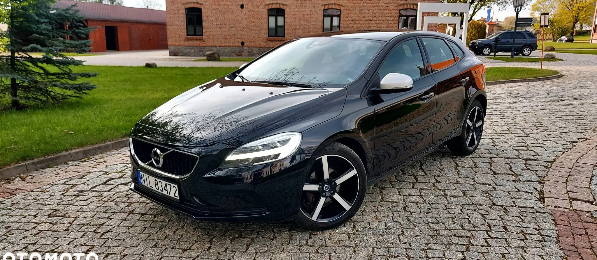 samochody osobowe Volvo V40 cena 57300 przebieg: 153000, rok produkcji 2017 z Lubawa